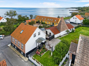 Charming Summerhouse W, Perfect Seaview Location in Svaneke